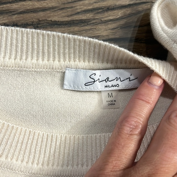 NWOT cream beautiful top - Picture 4 of 5